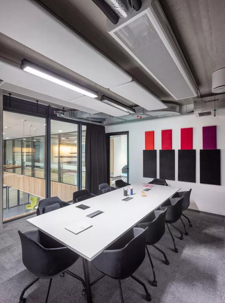 辦公傢(jia)具(ju)的(de)質(zhì)(zhi)量(liang)如何(he)鑒(jian)彆？