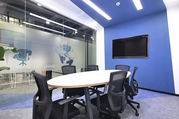 顆(ke)粒(li)闆的(de)辦(ban)公傢具(ju)具(ju)有哪些(xie)特點(diǎn)