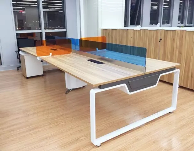 如(ru)何利(li)用辦公傢具(ju)來搭(da)配(pei)辦公室空間(jian)