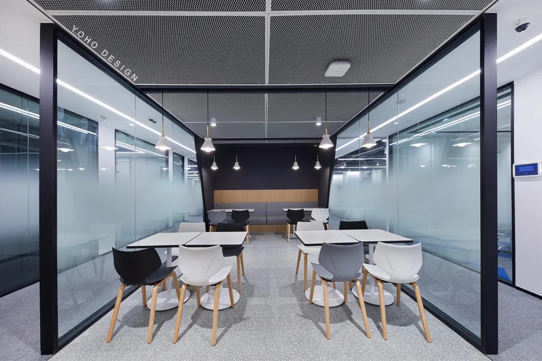 辦公傢(jia)具定製時需(xu)要(yao)註(zhu)意哪些問(wen)題(ti)