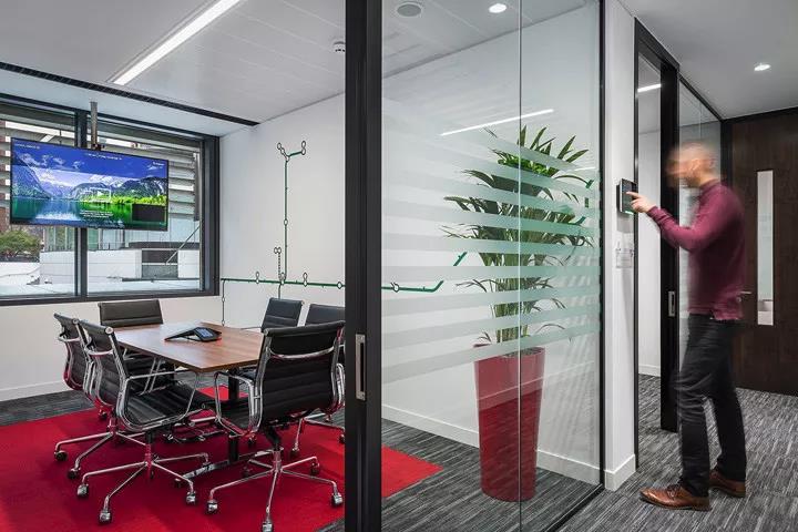 辦(ban)公(gong)傢(jia)具擺放(fang)有(you)哪些(xie)禁(jin)忌？