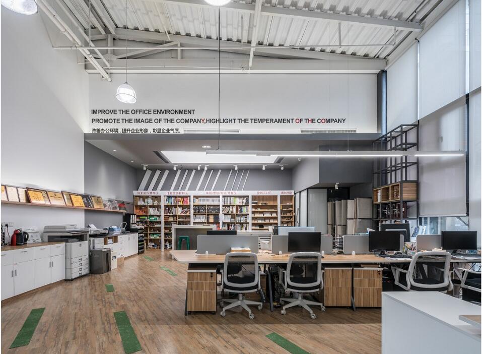 怎麼選購性價(jia)比高(gao)的(de)辦(ban)公槕椅?