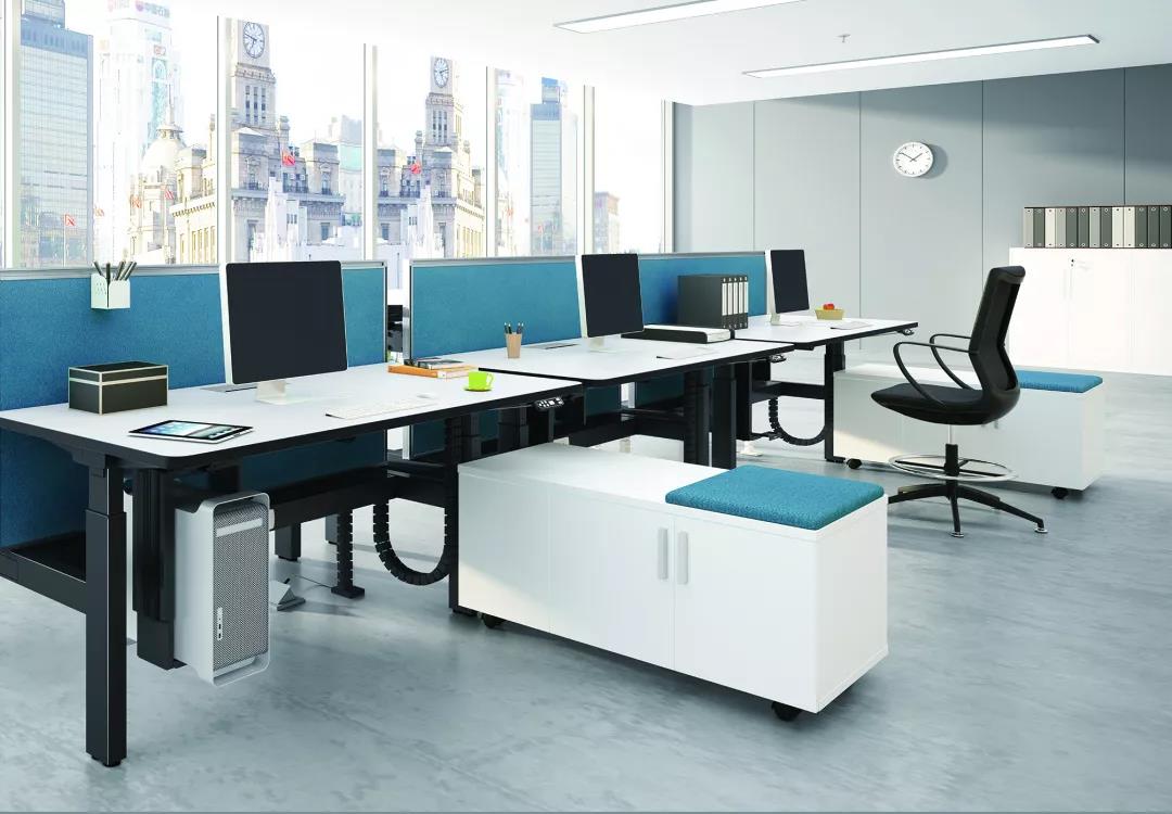 辦(ban)公(gong)室(shi)傢具(ju)人(ren)們(men)更崇(chong)尚(shang)簡約美
