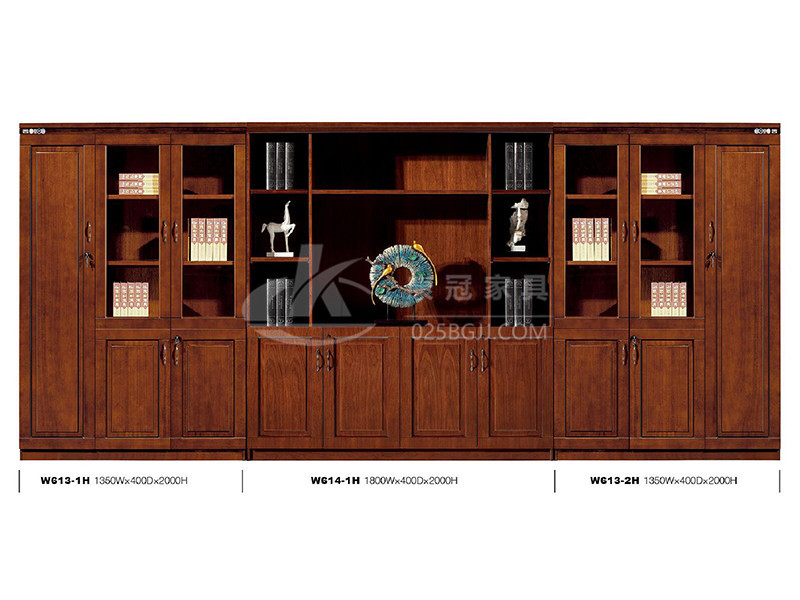 實(shí)木(mu)辦(ban)公(gong)傢具(ju)廠傢(jia)怎麼選(xuan)擇