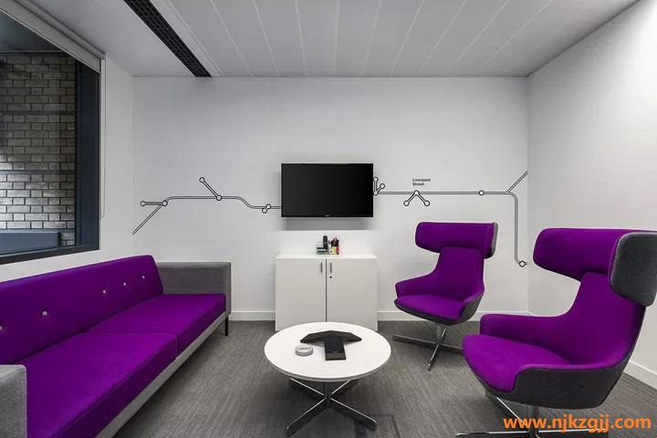 真皮辦(ban)公沙髮(fa)如何挑(tiao)選呢(ne)