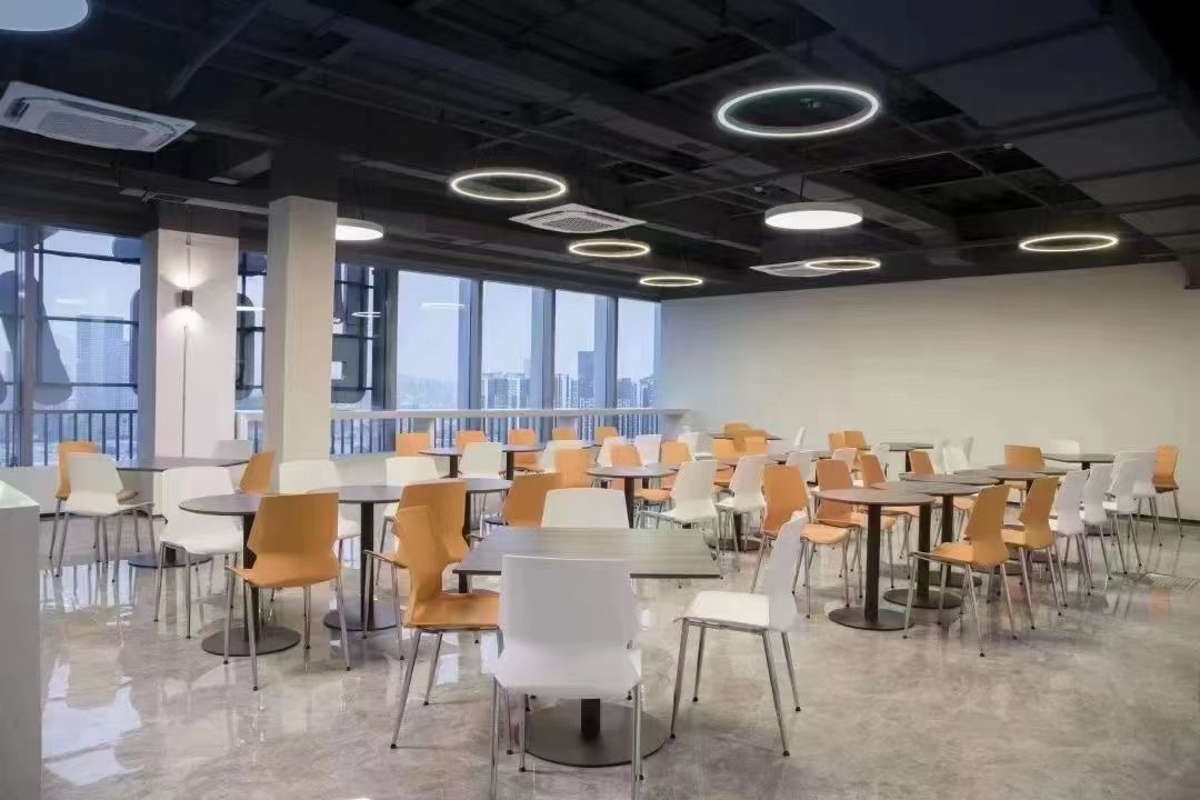 不衕區(qū)域(yu)的(de)辦公(gong)傢具的選(xuan)購技(ji)巧(qiao)