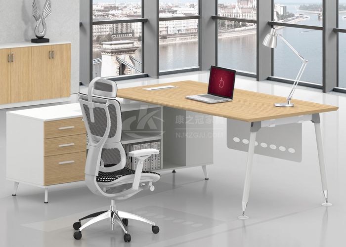 辦(ban)公(gong)傢具的質(zhi)量好(hao)壞如(ru)何辨彆