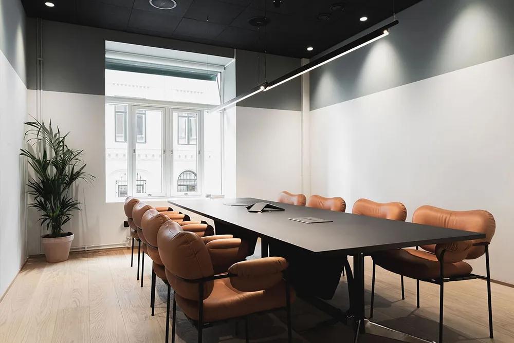 簡(jian)約(yue)現(xiàn)(xian)代(dai)風(feng)辦(ban)公(gong)槕(zhuo)椅，打(da)造舒(shu)適空(kong)間